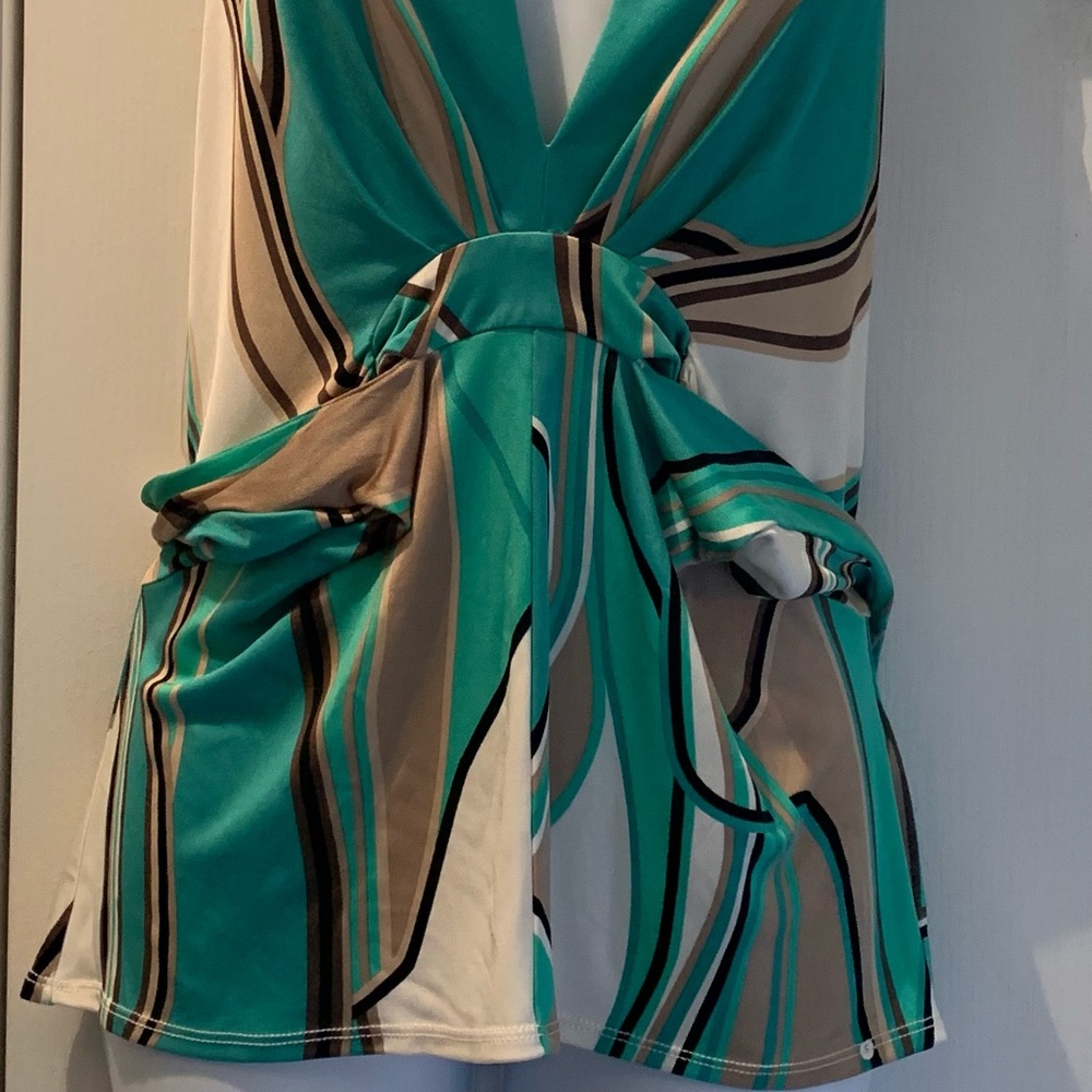 Ellie Tahari 100% silk convertible top. Can be worn 3 different ways.